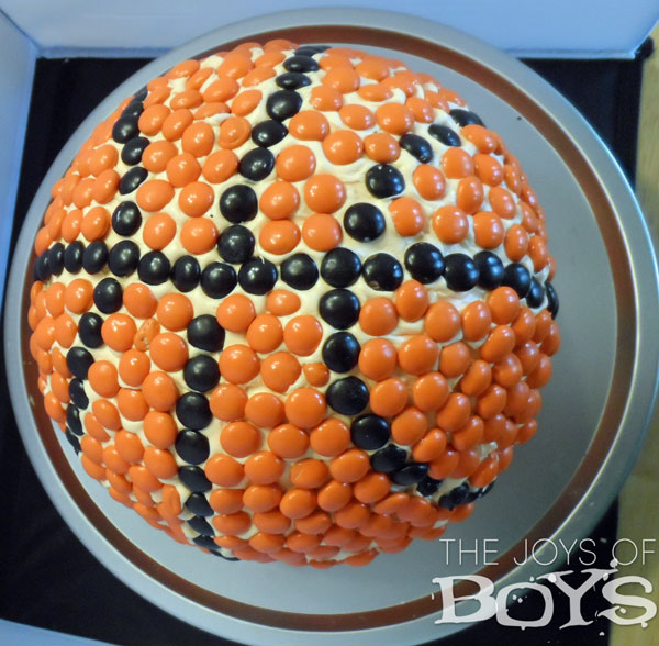M&Ms basketball cake