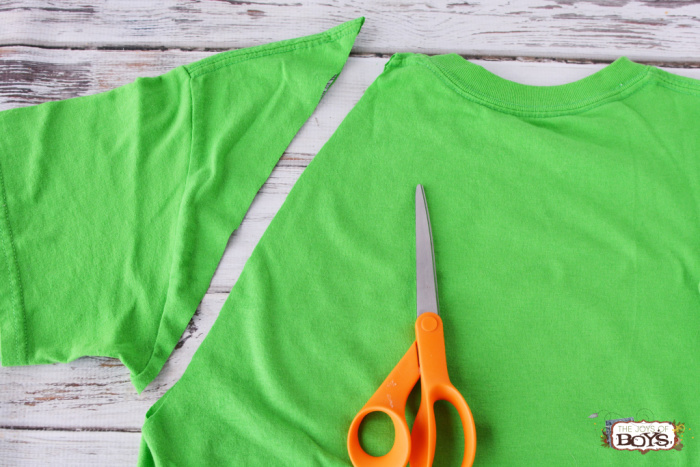 No-Sew Superhero Cape made from a t-shirt, felt and hot glue. Super simple to make!